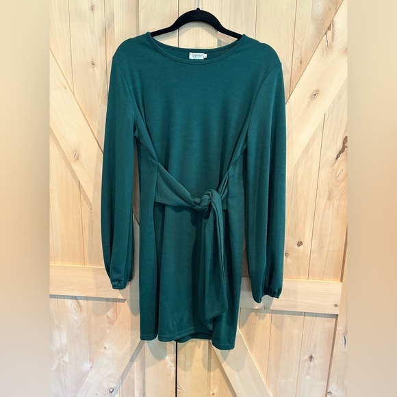 Dresses & Skirts - NWT Green Long Sleeve Dress with Tie Waist